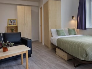 Quarto solteiro, para não fumantes | 1 quarto, cortinas blackout, Wi-Fi de cortesia