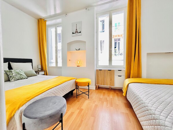 1 dormitori, planxa i posts de planxar, wifi i roba de llit