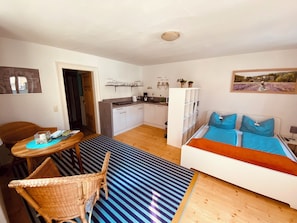 Ferienwohnung Fürstenhain | Private kitchen | Electric kettle, dining tables - Urlaubshof Altkö (Radebeul)