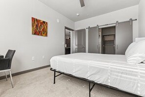 2 slaapkamers, een strijkplank/strijkijzer, wifi, beddengoed