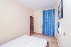 1 habitación, tabla de planchar con plancha, wifi y ropa de cama 