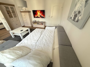 2 bedrooms, travel crib, WiFi