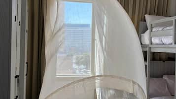 4 Beds Female Dorm Sharing Room | 템퍼페딕 침대, 방음 설비, 무료 WiFi, 침대 시트