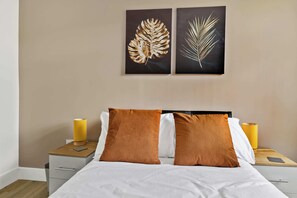 2 bedrooms, desk, iron/ironing board, WiFi