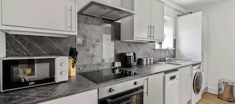 Bright and Spacious 2 Bed Apartment in Saltash
