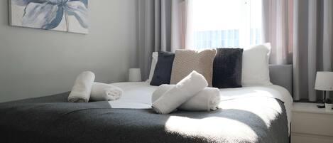 3 dormitorios, escritorio, tabla de planchar con plancha y wifi