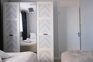 3 bedrooms, desk, iron/ironing board, WiFi