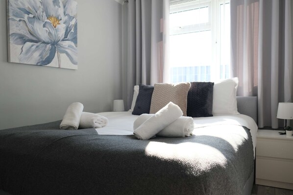 3 slaapkamers, een bureau, een strijkplank/strijkijzer, wifi