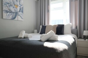 3 bedrooms, desk, iron/ironing board, WiFi