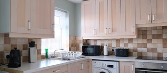 Convenient 3 Bedroom House with Garden in Luton