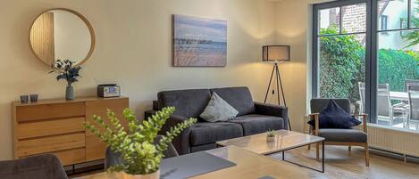 Una televisión, un reproductor estéreo