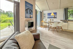 Télévision, lecteur de DVD, chaîne hi-fi