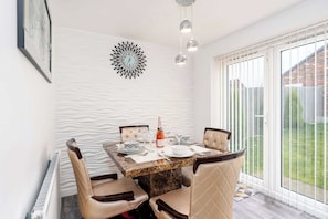 Dining - 3BR Garden Home | Near Doncaster Centre (Doncaster)