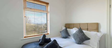 3 dormitorios, escritorio, tabla de planchar con plancha y wifi