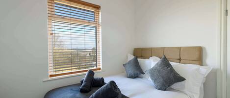 3 makuuhuonetta, työpöytä, silitysrauta/-lauta, Wi-Fi