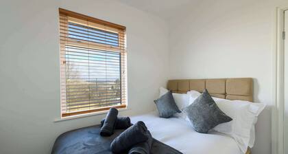 Charming Welsh 3BR Home + Garden & Parking