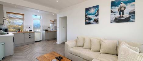 Una televisión, una oficina