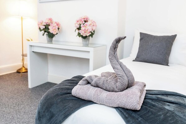 4 bedrooms, desk, iron/ironing board, WiFi