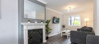 Modern & Spacious 2 Bed Home w Garden in Liverpool