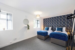 2 bedrooms, desk, iron/ironing board, bed sheets