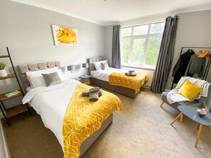 3 bedrooms, desk, iron/ironing board, WiFi