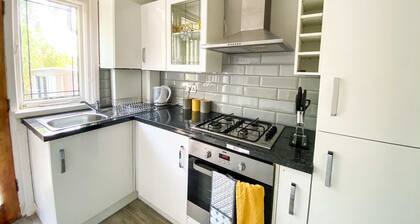 Lovely 3 Bedroom Home with Garden in Luton