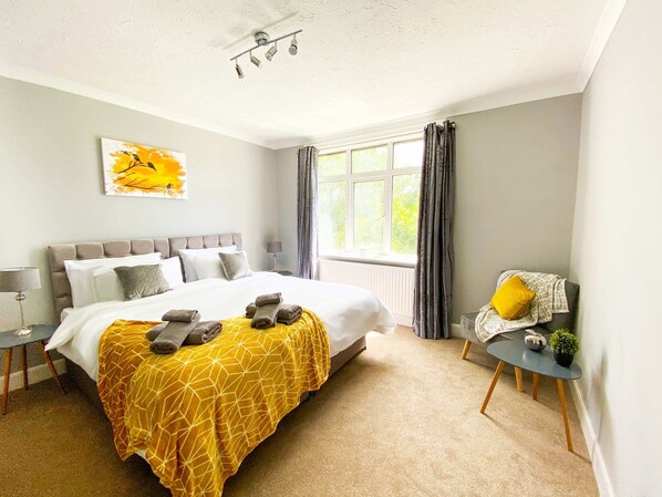 3 bedrooms, desk, iron/ironing board, WiFi