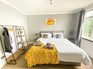 3 bedrooms, desk, iron/ironing board, WiFi