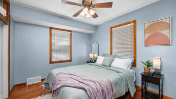 2 dormitoris, escriptori, planxa i posts de planxar i wifi gratuïta