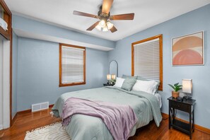 2 dormitoris, escriptori, planxa i posts de planxar i wifi gratuïta 