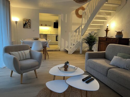 Charm in the heart of the village: house with sunny garden close to the sea