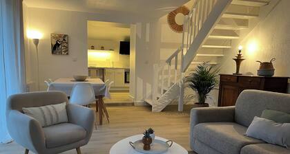 Charm in the heart of the village: house with sunny garden close to the sea