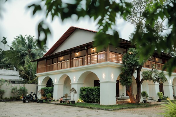 المنشأة من الخارج