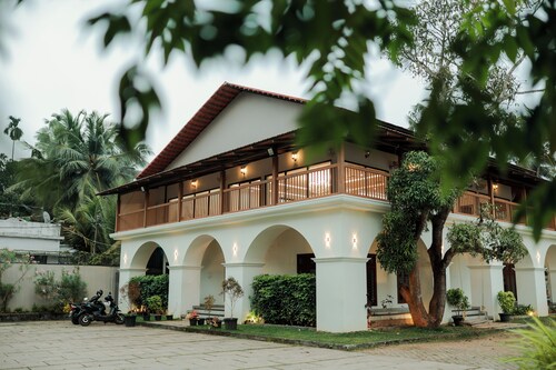 Peaceful Lakeside Retreat – Private 2 Bedroom Pool Villa