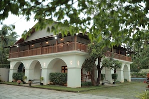 Exterior - Peaceful Lakeside Retreat – Private 2 Bedroom Pool Villa (Kozhikode)