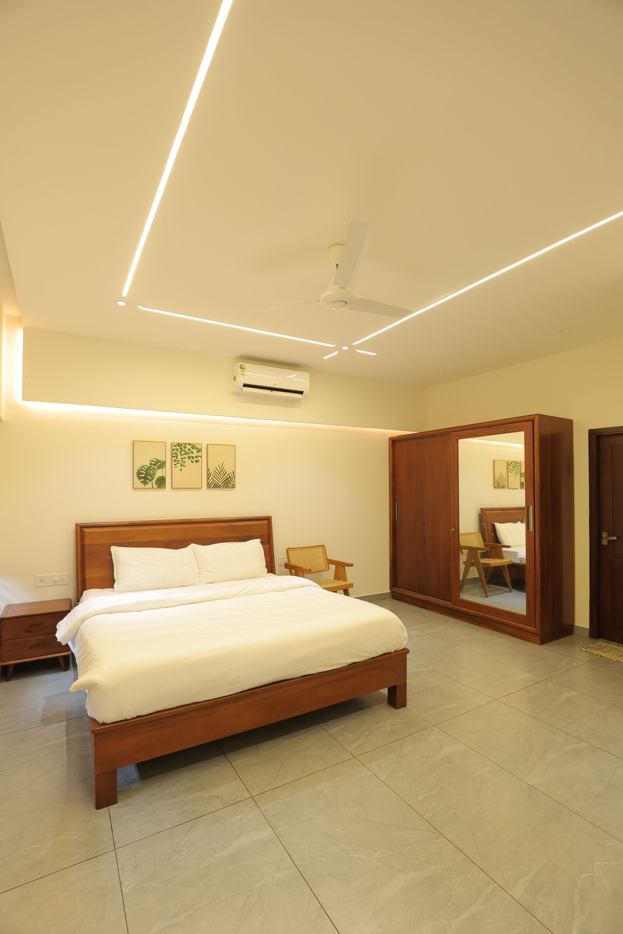 2 habitaciones, escritorio, tabla de planchar con plancha y wifi 