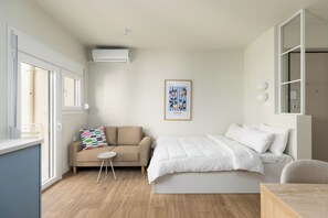 Studio | Desk, laptop workspace, iron/ironing board, free WiFi - Celine Volos by halu! (Volos)