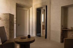 Suite, Balkon | Zimmersafe, schallisolierte Zimmer, Bügeleisen/Bügelbrett, Babybetten