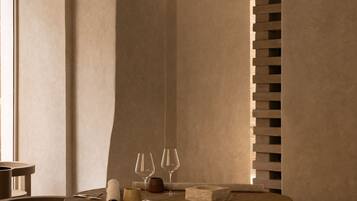 Daily continental breakfast (EUR 60 per person)