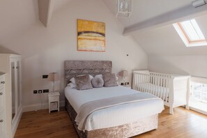 2 quartos, ferros/tábuas de passar roupa, Wi-Fi, roupa de cama