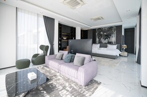 Biệt thự, quang cảnh đồi núi | 5 phòng ngủ, bàn, khu vực làm việc phù hợp cho laptop