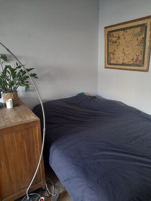 1 bedroom, bed sheets - Bright studio in the village of Jourdain, northeast of Paris. (paris)