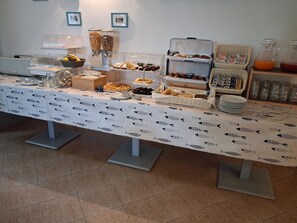 Daily buffet breakfast for a fee