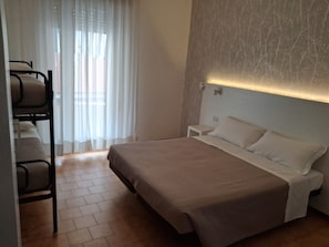 Family Room, Balcony - Hotel Conca d'Oro (Rimini)