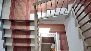 A staircase with a herringbone patterned carpet and a checkered floor. - Hotel Conca d'Oro (Rimini)