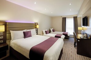 Room - Premier Inn Watford Central (Watford)