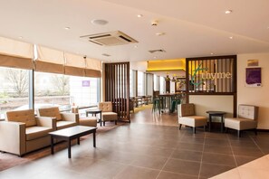 Bar (trong khuôn viên)