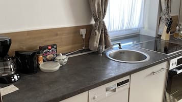 Kühlschrank, Ofen, Herdplatte, Geschirrspüler