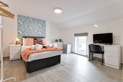 Private En-Suite • TV • Fridge • Microwave