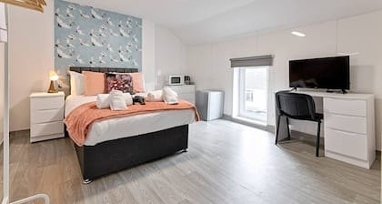 Private En-Suite âą TV âą Fridge âą Microwave